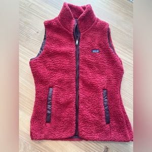 Women’s Reversible Patagonia size M! Red and plum colored. Perfect condition!